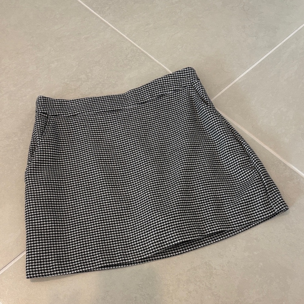 Abercrombie and Fitch Black and White Houndstooth Skort